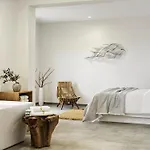 Avaton Hotel *